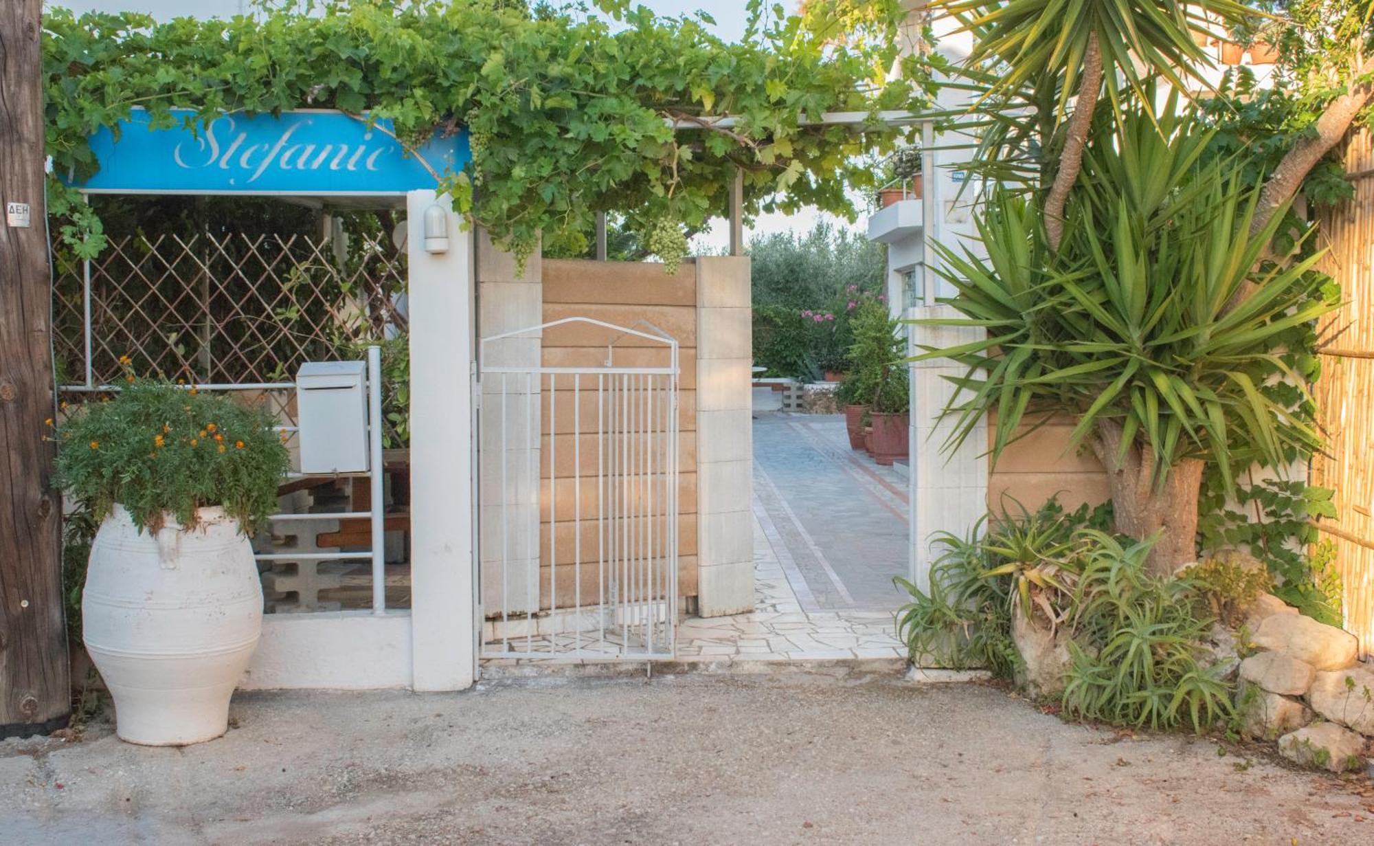 Stefanie Studios Agia Marina  Exterior photo